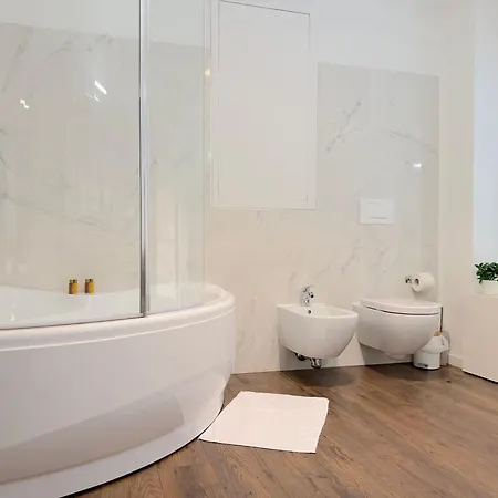 Ugo Jacuzzi Apartament