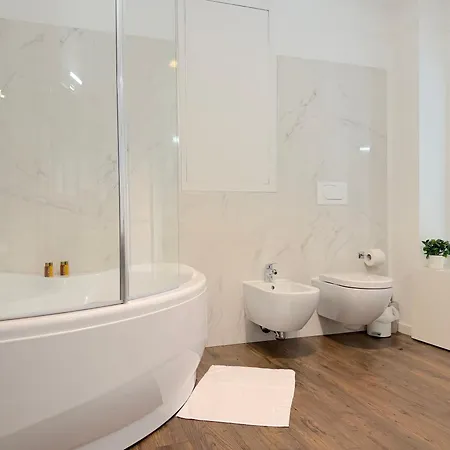 Ugo Jacuzzi Apartament
